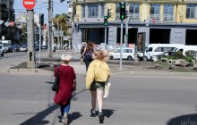 Один з найбільш незручних переходів Києва облаштували довгоочікуваним наземним маршрутом (фотофакт)