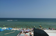 Про дистанцію всі забули: у мережі показали відпочинок на популярному курорті України (відео)