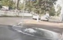 На Голосіївському проспекті у Києві прорвало трубу: дороги залило водою (відео)
