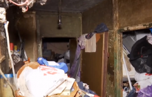 У Дніпрі комунальники вивезли 10 вантажівок сміття з квартири (відео)