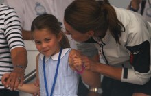 Пустунка Шарлотта: британська принцеса насмішила публіку "некоролівським" жестом (фото, відео)