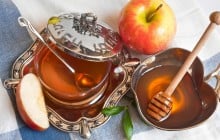 Названы пять лучших косметических масок для кожи из меда