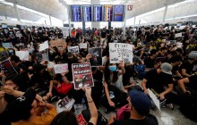 Аэропорт Гонконга получил судебный ордер на выдворение протестующих