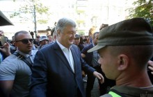 Допрос Порошенко в ГБР: экс-президента пытались забросать яйцами (видео)