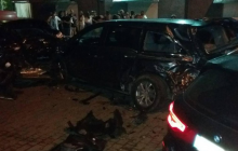 В Івано-Франківську 20-річна дівчина на BMW протаранила чотири авто, є постраждалий (фото)