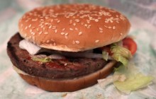 Календар подій: прабатько гамбургера, ганьба і тріумф "батька" Робінзона Крузо, історії Тріумфальної арки та П'ятої авеню, лев на заставці "Metro-Goldwyn-Mayer" і страшна трагедія у Київському головпоштамті