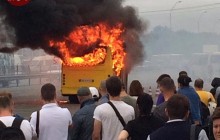 У столичній поліції підозрюють, що маршрутку біля метро "Лісова" підпалили