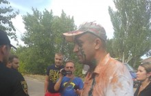 В Мариуполе облили зеленкой корректировщика "Градов", которого выпустили из СИЗО (фото)