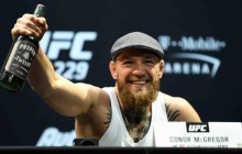 Відмовився пити віскі: екс-чемпіон UFC Макгрегор вдарив літнього відвідувача пабу (відео)