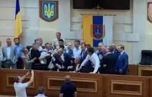 Одеська облрада намагається обрати нове керівництво: між депутатами виникла бійка (відео)