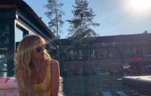"Тигриця на водопої": Леся Нікітюк в купальнику похвалилася фігурою біля басейну (фото)
