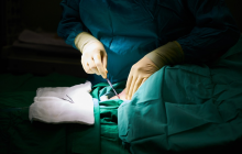 В Одесі лікаря звинувачують у смерті дівчини під час пластичної операції