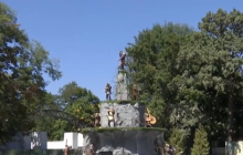 У Харкові розгорівся скандал довкола фонтана з мавпами (відео)