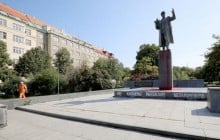 В Праге облили красной краской памятник советскому маршалу