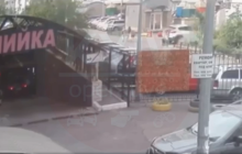 Перепутала педали: в Киеве женщина на внедорожнике раздавила мать с ребенком (видео)