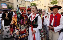 У Львові барвистим маршем в народних костюмах стартував фольк-фест "Етновир" (фоторепортаж)