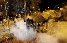 У Гонконгу поліція застосувала сльозогінний газ проти учасників акцій протесту