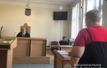 У Дніпрі під нічний домашній арешт відправили жінку-опікуна, яка прикувала вихованця ланцюгом (відео)