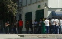 В Туркменистане задерживают людей за то, что они стоят в очередях к банкоматам (видео)