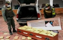 В Колумбии наркоторговцы хотели провезти 300 килограммов марихуаны в гробу (видео)