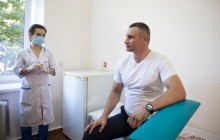 Кличко сделал прививку и призвал всех брать с него пример
