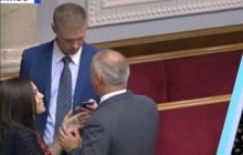 Как выглядит лицемерие: Сюмар, называвшая назначение Шуфрича "плевком в глаза", радостно обнималась с ним в Раде