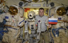 Робот FEDOR с МКС пожаловался в Twitter на российского космонавта с молотком (фото)