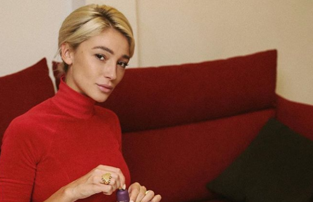 "Кажется, кто-то выходит замуж": звезда "Орла и решки" кардинально изменила имидж и показала кольцо (фото)