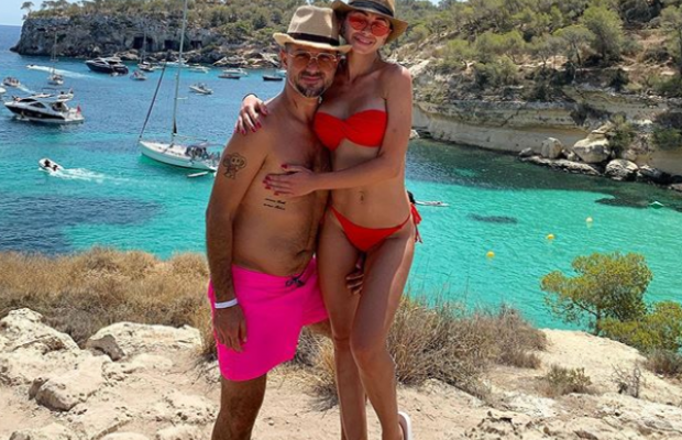 Бывший муж Ани Лорак улетел на отдых с новой любовницей (фото)