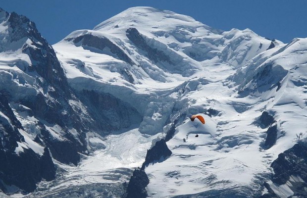 Український прапор на вершині Західної Європи: маріуполець із шістьма синами підкорив Монблан (відео)