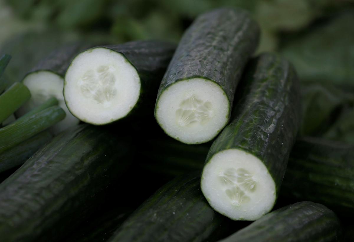 В Украине тепличные огурцы начали дешеветь / фото REUTERS