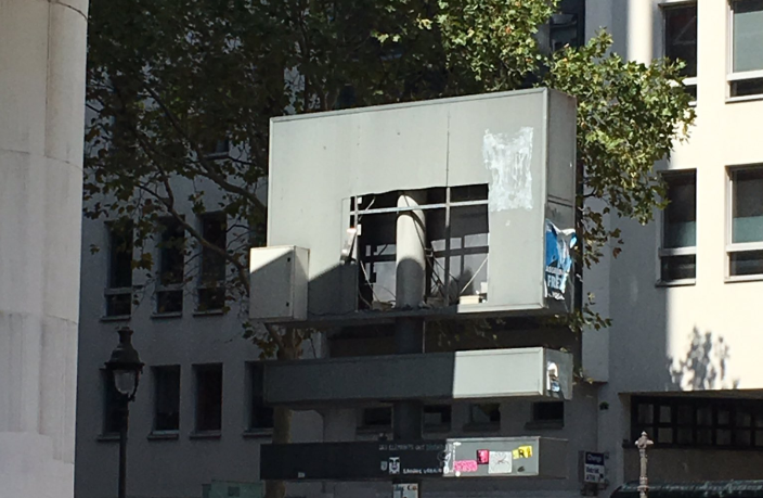 У Парижі вкрали графіті Бенксі / twitter.com/cathpoull