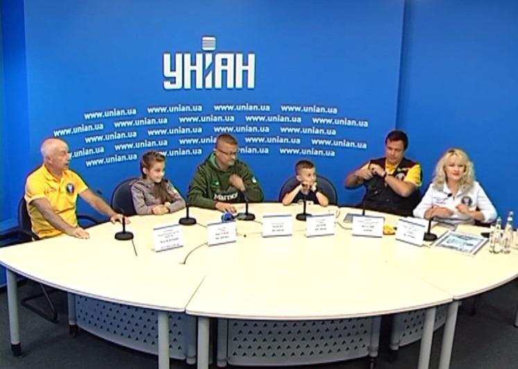 Маленькі українські мандрівники здійснили навколосвітню подорож / Скріншот з відео, УНІАН Маленькі українські мандрівники здійснили навколосвітню подорож / Скріншот з відео, УНІАН