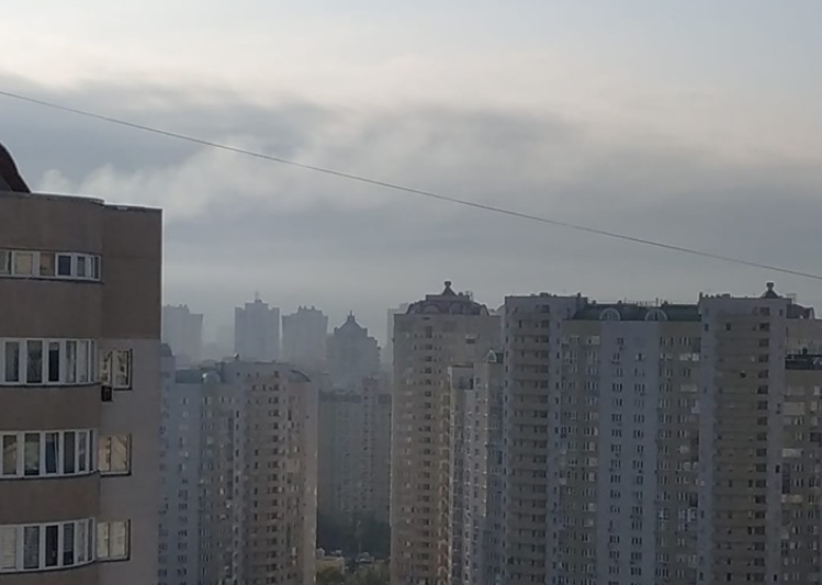 Робота заводу "Енергія" не є причиною задимленості, запевнив Пантелєєв / фото: golos.ua Робота заводу "Енергія" не є причиною задимленості, запевнив Пантелєєв / фото: golos.ua