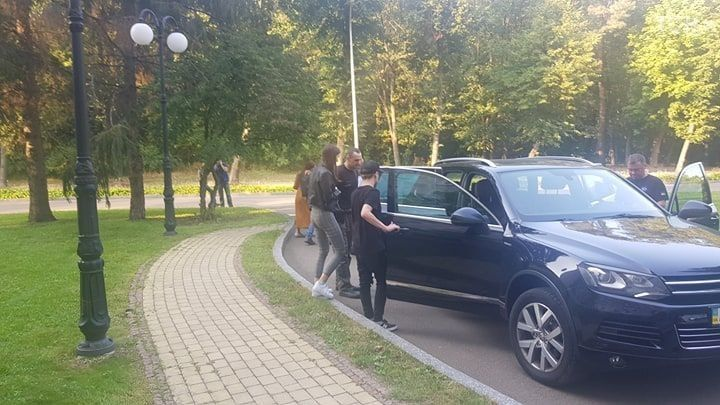 Сенцов поїхав з лікарні / фото ТСН