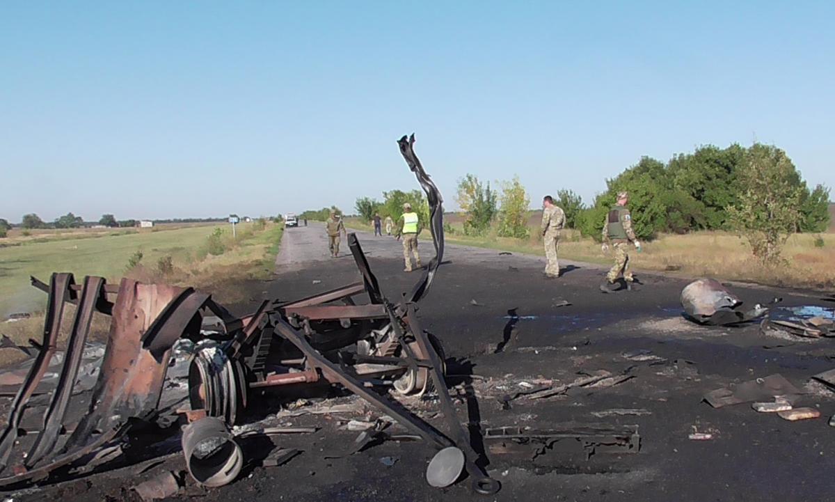 Груз, находившийся в прицепе, уничтожен полностью / фото: ГБР Груз, находившийся в прицепе, уничтожен полностью / фото: ГБР