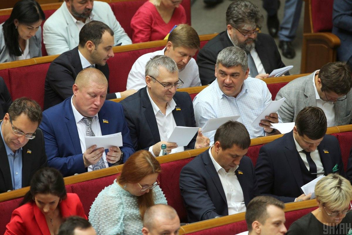 Законопроектом також скасовуються так звані "поправки Лозового" / УНІАН Законопроектом також скасовуються так звані "поправки Лозового" / УНІАН