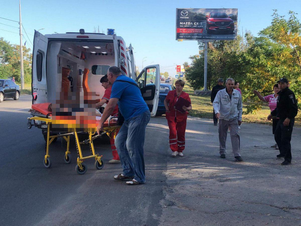Дети пытались перейти проезжую часть в неустановленном месте / фото: pro.berdyansk.biz Дети пытались перейти проезжую часть в неустановленном месте / фото: pro.berdyansk.biz
