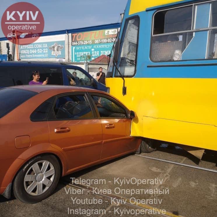 Есть ли пострадавшие в результате инцидента – не уточняется / фото: Киев Оперативный Есть ли пострадавшие в результате инцидента – не уточняется / фото: Киев Оперативный