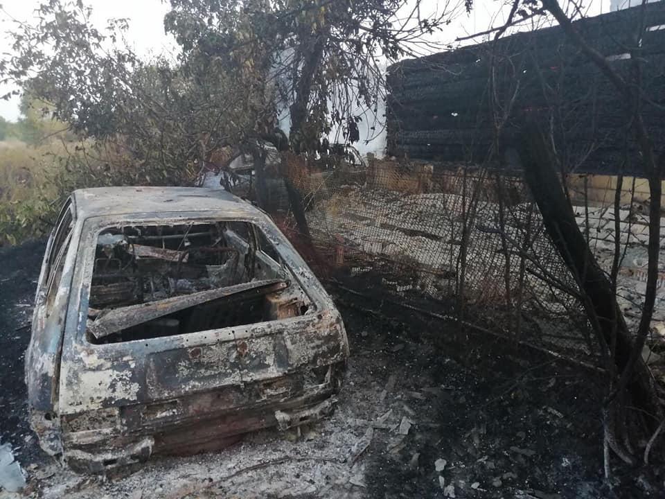 Пожежа почалася із займання сухої трави / фото: Микола Чечоткін/Facebook Пожежа почалася із займання сухої трави / фото: Микола Чечоткін/Facebook