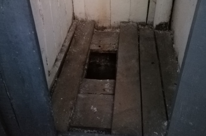 Батьки шоковані, а у школі замовчують про стан туалету / Facebook Романа Келемена