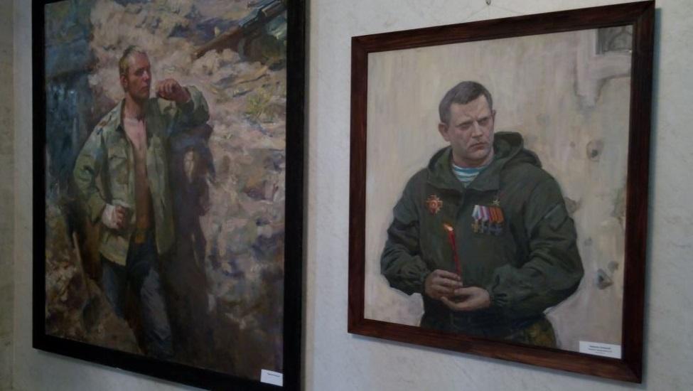 На одной из картин изображен уничтоженный глава "ДНР" Александр Захарченко / krymr.com На одной из картин изображен уничтоженный глава "ДНР" Александр Захарченко / krymr.com