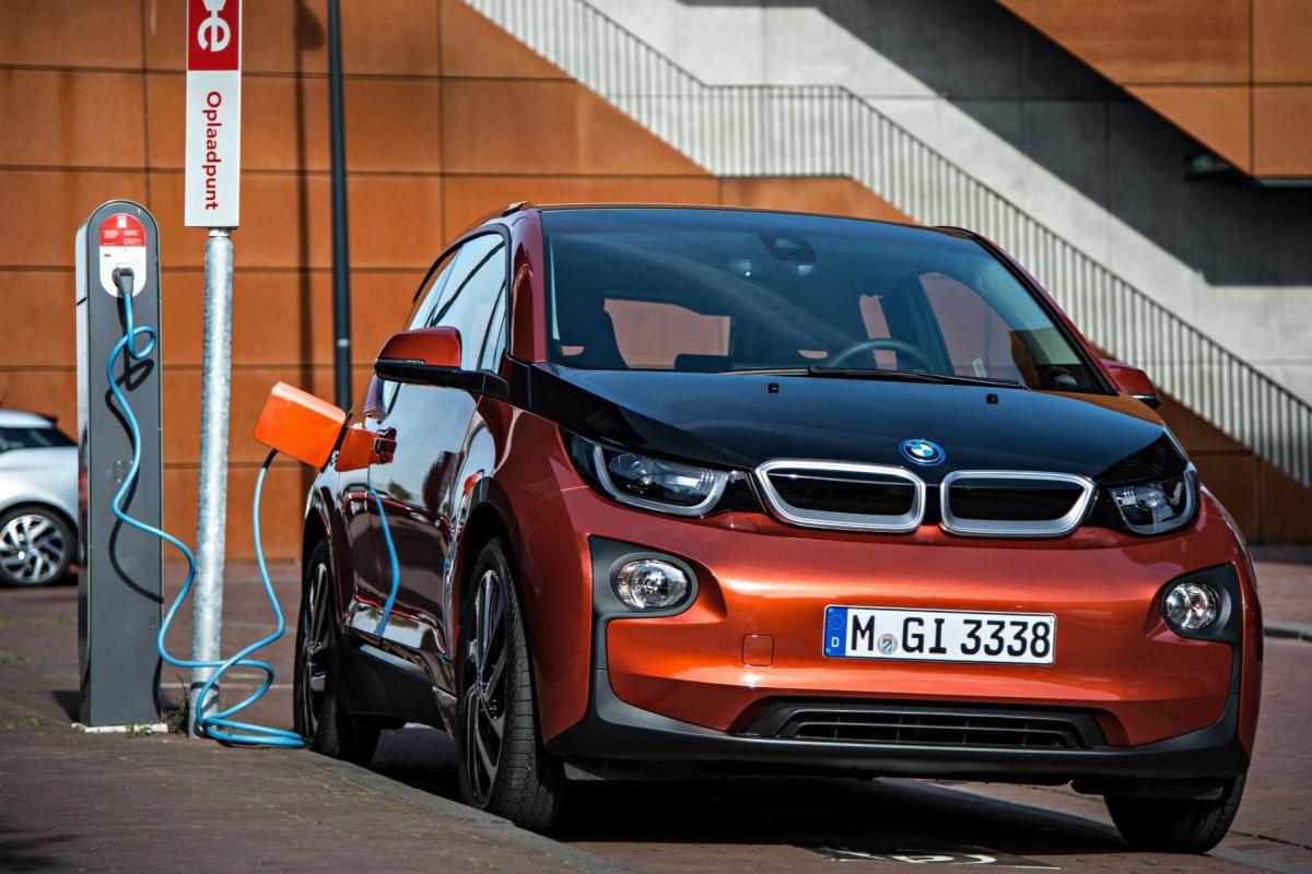 BMW не планує оновлювати електрокар i3 / фото BMW BMW не планує оновлювати електрокар i3 / фото BMW