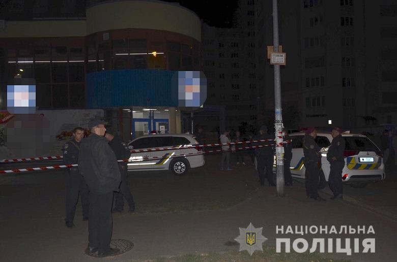 Милиционера избили и применили против него газ / фото: пресс-служба полиции Милиционера избили и применили против него газ / фото: пресс-служба полиции
