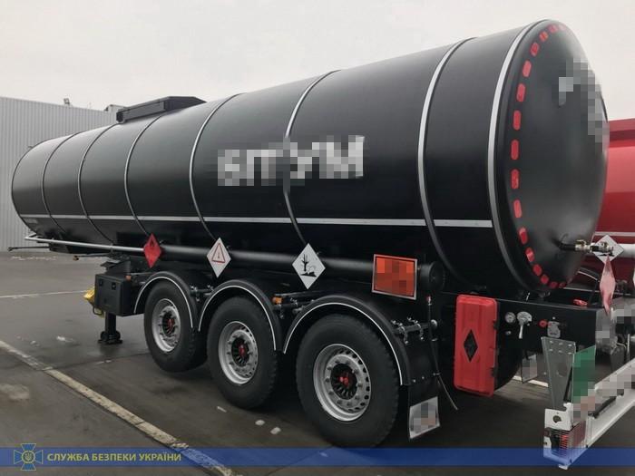 Посадовці Житомирської митниці наживалися на перевезеннях нафти / фото СБУ Посадовці Житомирської митниці наживалися на перевезеннях нафти / фото СБУ