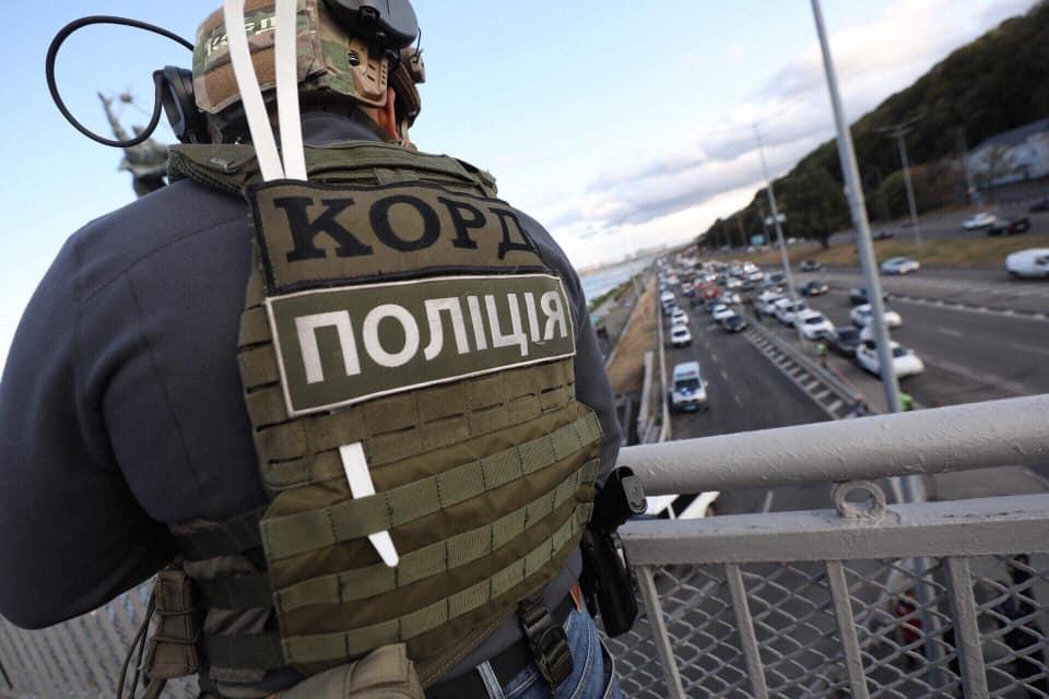 Стала известна личность "подрывника" моста Метро в Киеве / фото www.facebook.com/mvs.gov.ua