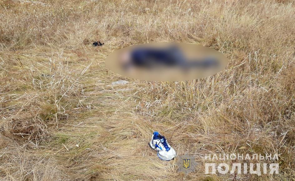 Трупи чоловіків були виявлені поблизу автодороги "Київ-Знам’янка" / npu.gov.ua Трупи чоловіків були виявлені поблизу автодороги "Київ-Знам’янка" / npu.gov.ua