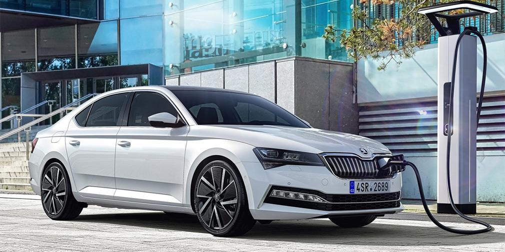 Прем'єра гібридної Skoda Superb iV відбулася в травні / фото Skoda Прем'єра гібридної Skoda Superb iV відбулася в травні / фото Skoda