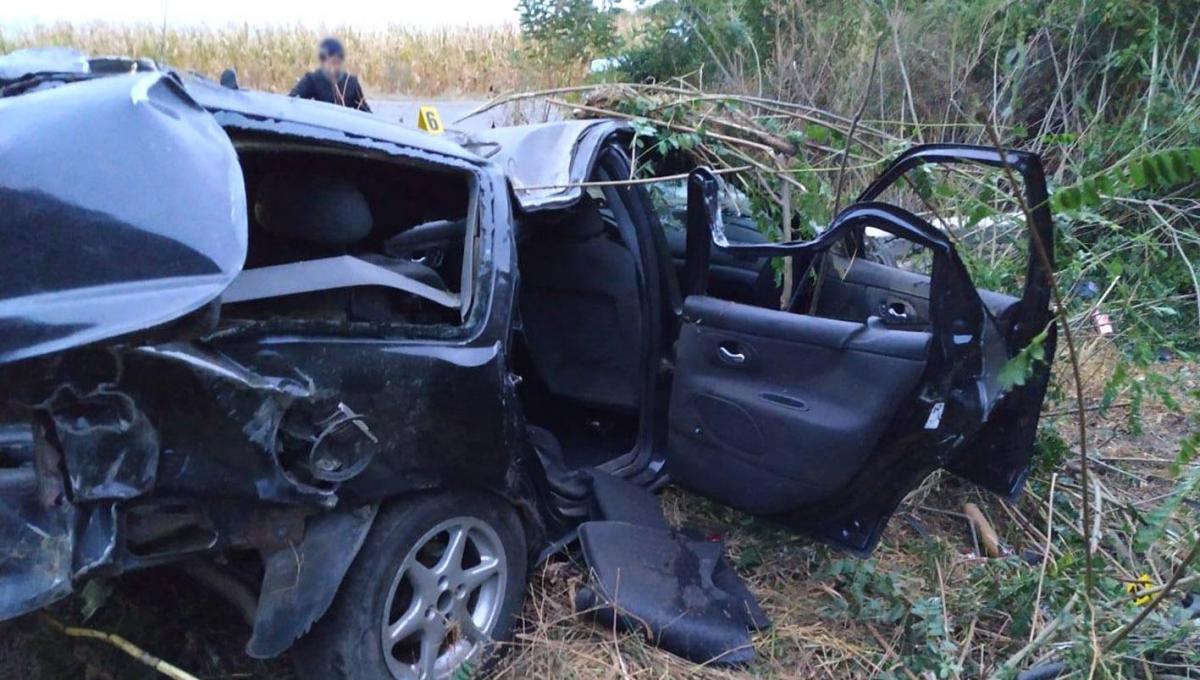 Внаслідок ДТП загинуло четверо пасажирів Ford Mondeo / фото: hm.npu.gov.ua Внаслідок ДТП загинуло четверо пасажирів Ford Mondeo / фото: hm.npu.gov.ua