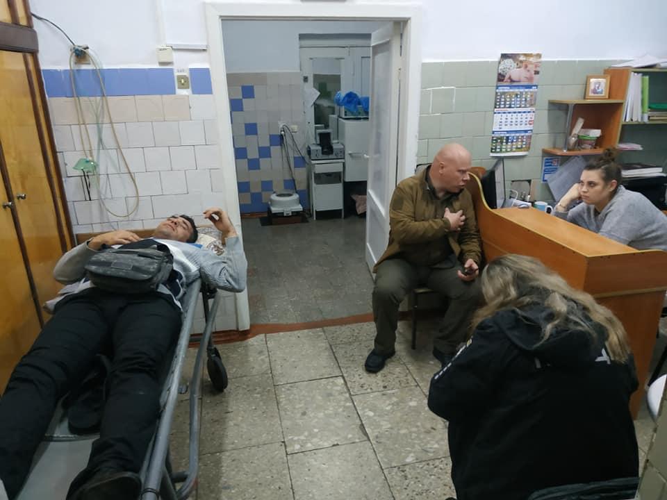 Постраждалий - депутат Олешківської райради Роман Чухалов / фото: Власов/Facebook Постраждалий - депутат Олешківської райради Роман Чухалов / фото: Власов/Facebook
